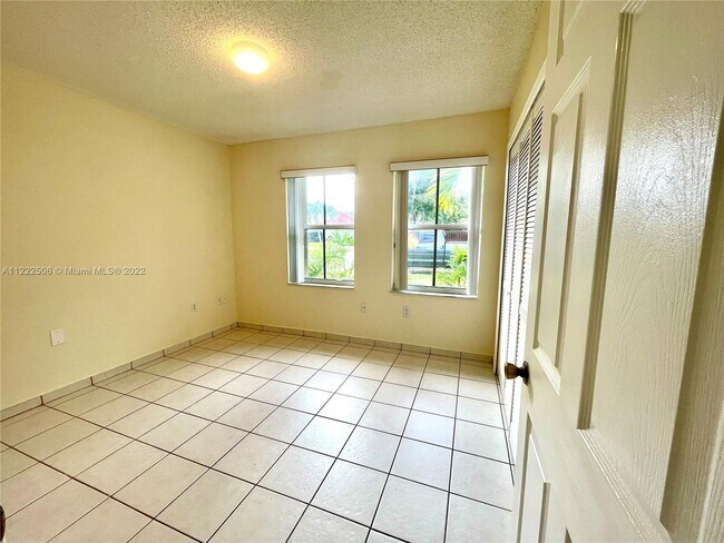 Foto del edificio - 16296 SW 82nd St