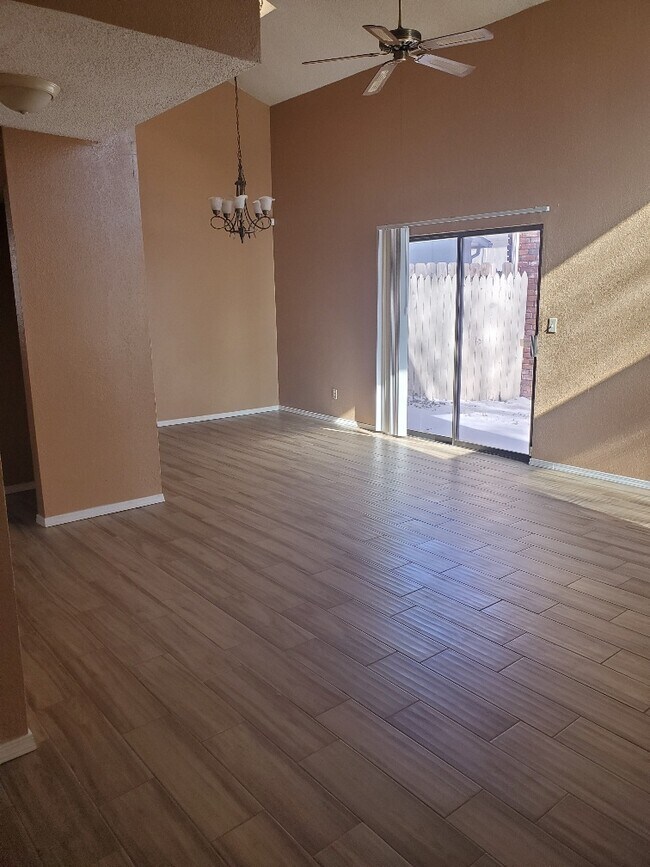 Foto del edificio - 12919 E 28th Pl