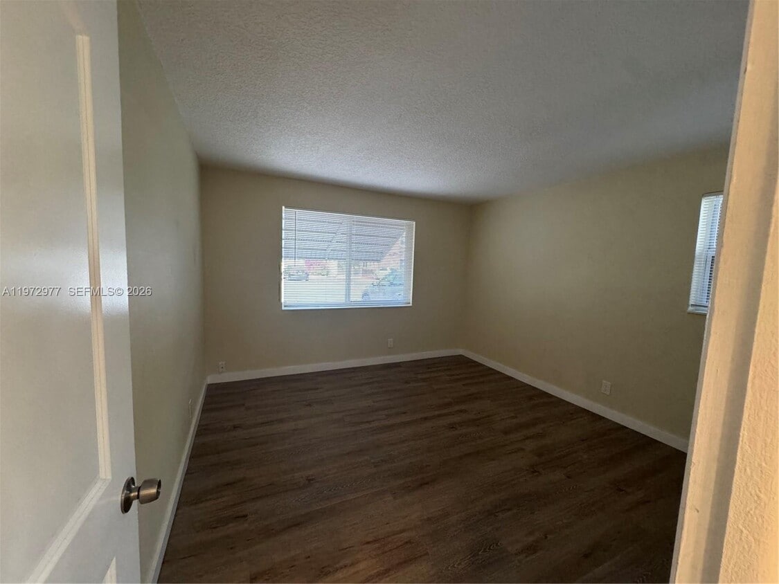 Building Photo - 707 S 19th Ave