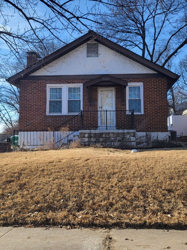 Foto del edificio - "Charming Brentwood house 2 bedrooms 1 Bathoom, Prime Location!"