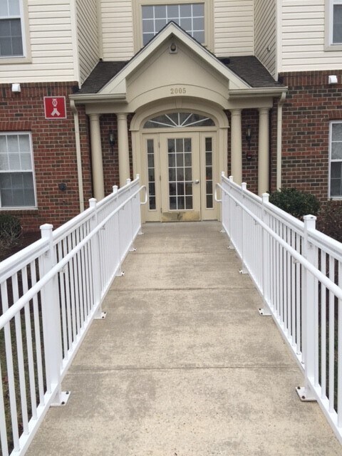 Building Photo - 2005 Whispering Ponds Ct