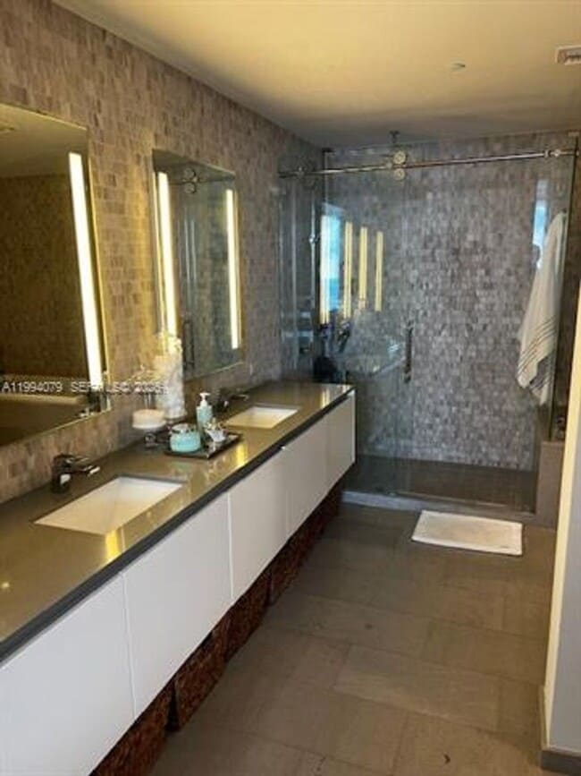 Foto del edificio - 68 SE 6th St