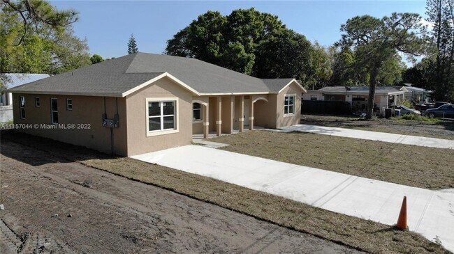 Building Photo - 306 N 18th Ct