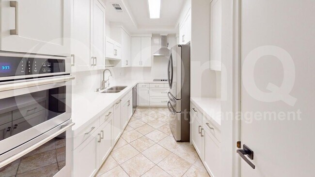 Building Photo - 3018 Stonehenge Ln