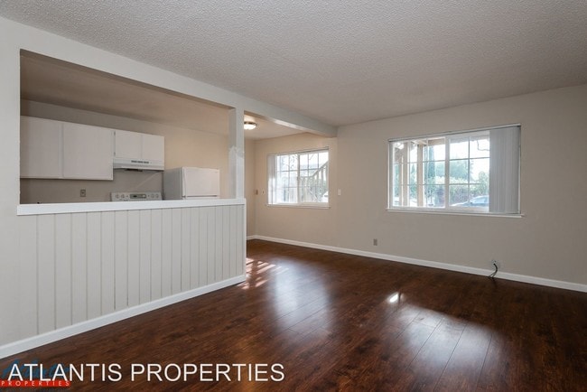 Building Photo - 4005 Will Rogers Dr