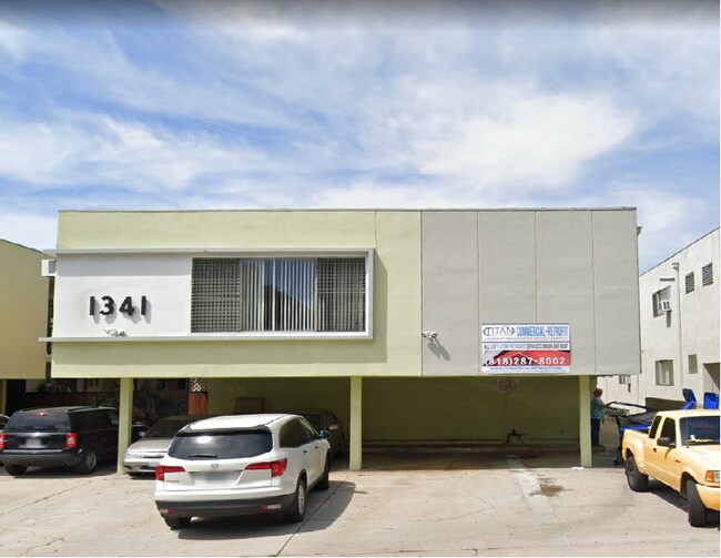 Foto del edificio - 1341 N Poinsettia Pl