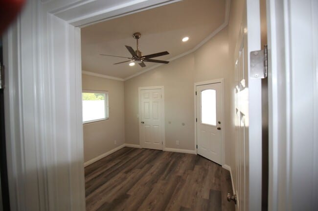 Building Photo - Newly buillt stand alone 2 bedroom home, back gate close - No Pets!
