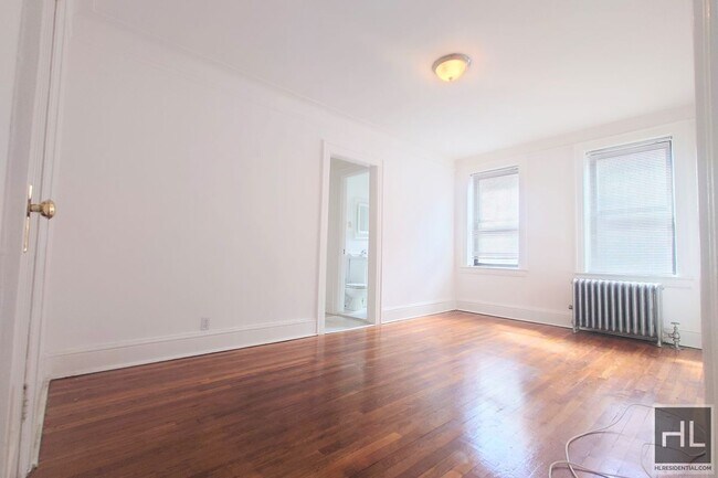 Building Photo - 33 STREET Astoria