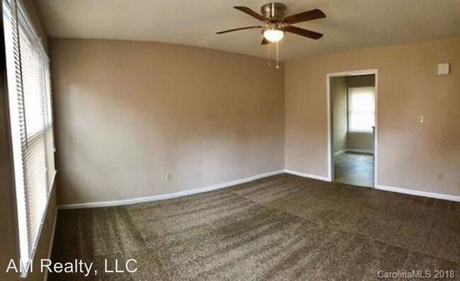 Building Photo - 2608 Crescent Ln