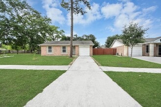 Building Photo - 10603 Thorncliff Dr
