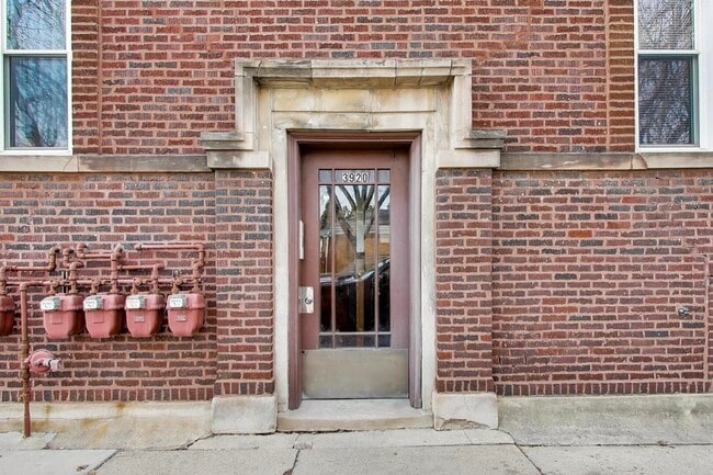 Building Photo - 3920 N Austin Ave