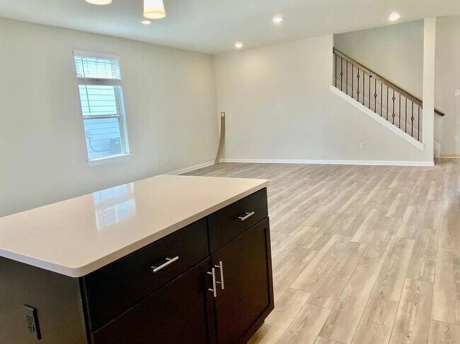 Building Photo - 604 Red Knot Ave
