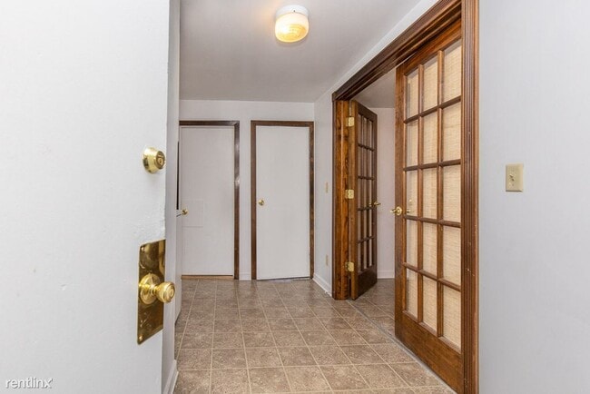 Building Photo - 1 br, 1 bath 4plex - 717 N Congress St Apt 3
