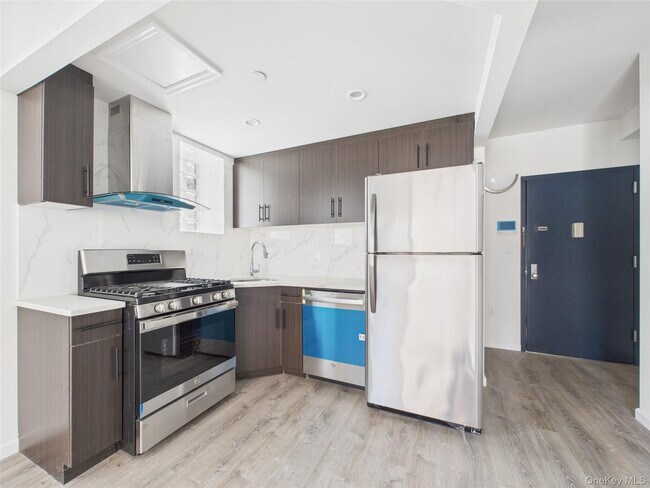 Foto del edificio - 97-30 64th Ave