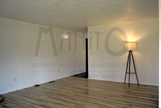 Foto del edificio - 8115 N Howard St
