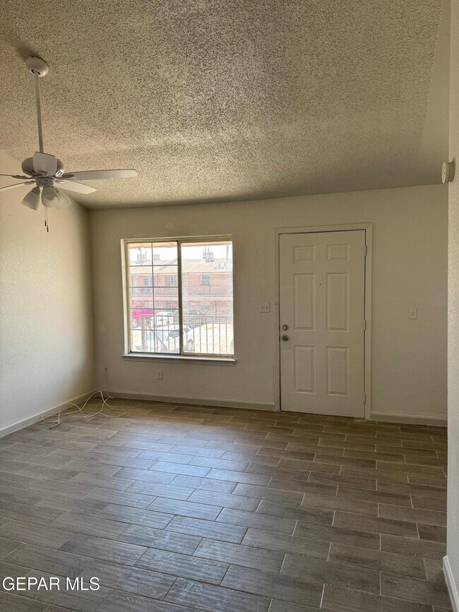 Foto del edificio - 8507 Alameda Ave