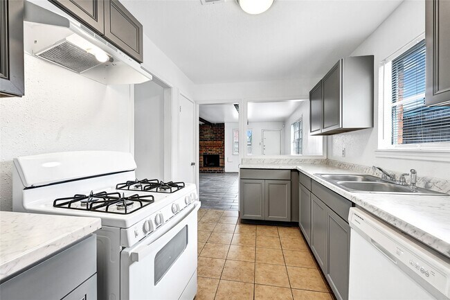 Foto del edificio - 13906 Bearwood Rd