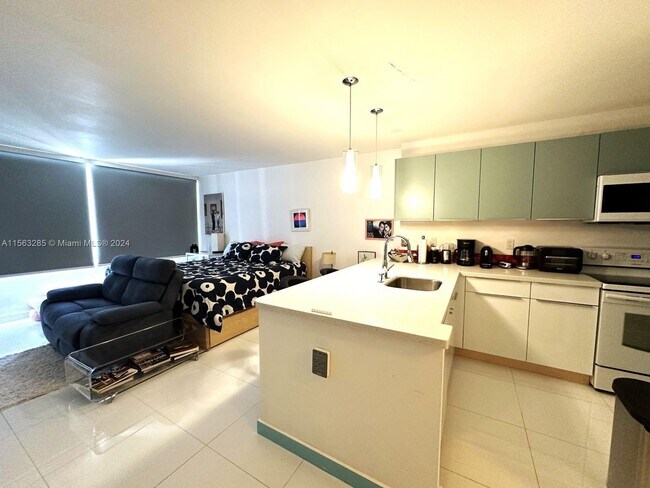 Building Photo - 1000 West Avenue Apt #1532, Miami Beach, F...