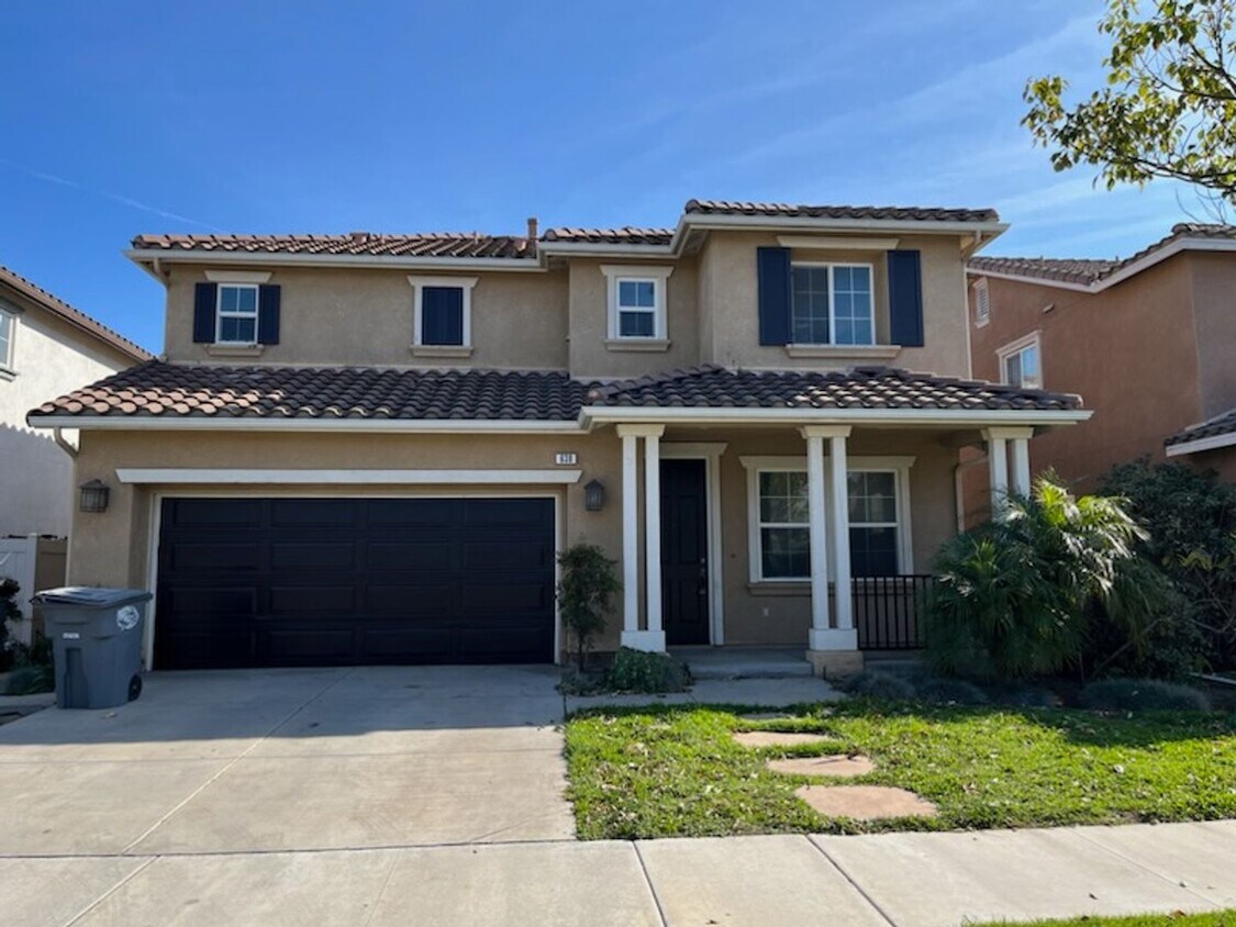 Foto principal - 4BD/2.5BATH FAMILY HOME-$4100 PER MO.-NO PETS