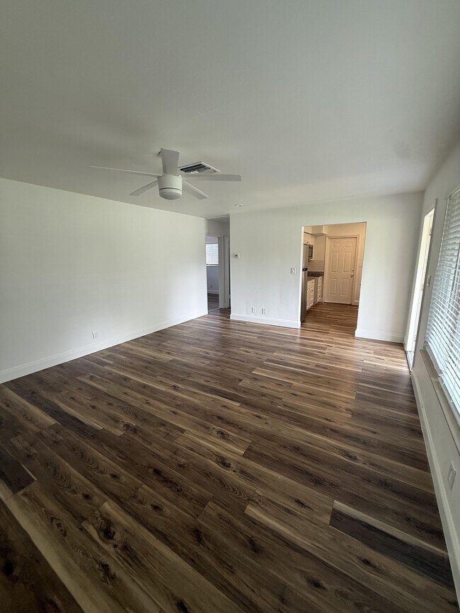 Foto del edificio - 2396 NE 5th Ave