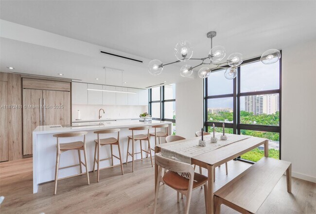 Building Photo - 1121 Crandon Blvd