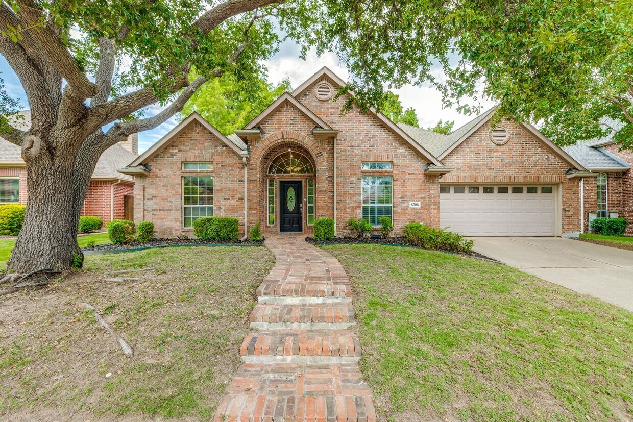 Foto principal - 8708 Falcon View Dr