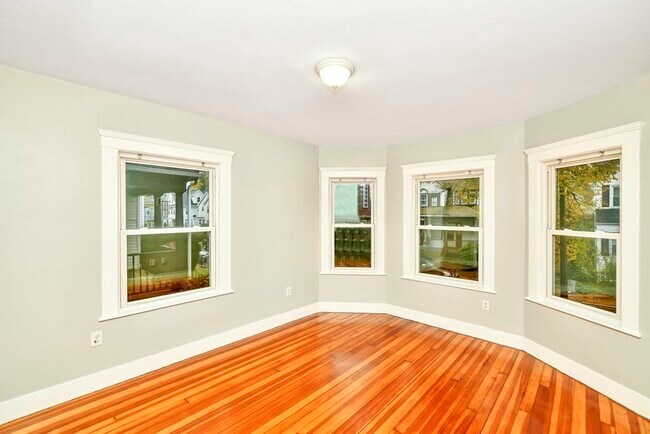 Foto del edificio - 102 Radcliffe St