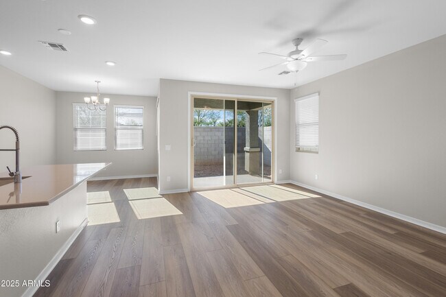 Foto del edificio - 24094 N 162nd Ln