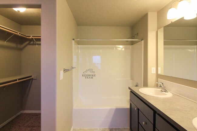 Foto del edificio - 3 Bed, 2 Bath Home in South Richland