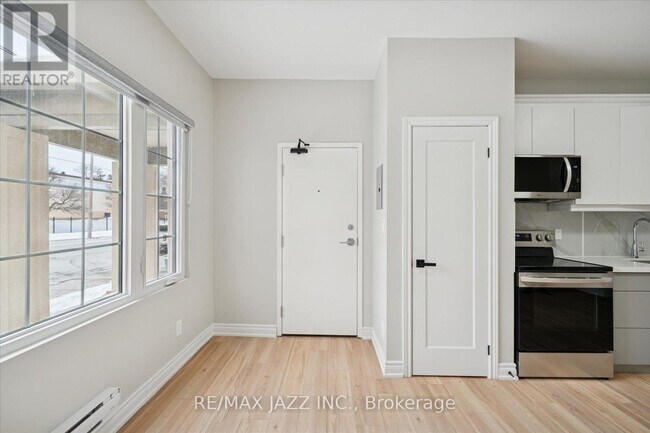 Photo du bâtiment - 251 Simcoe St S