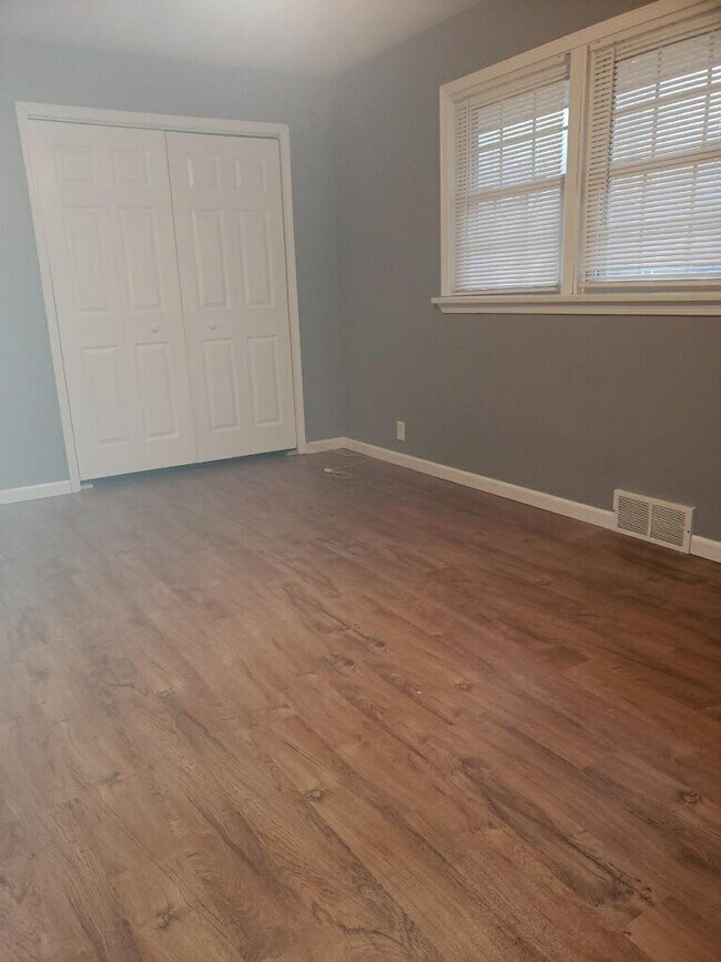 Foto del edificio - 12 Fairview Dr