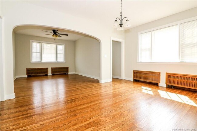 Building Photo - 44 Perry Ave