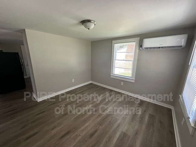 Building Photo - 204 Bookington Dr