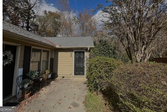 Building Photo - 170 Fair Oaks Dr