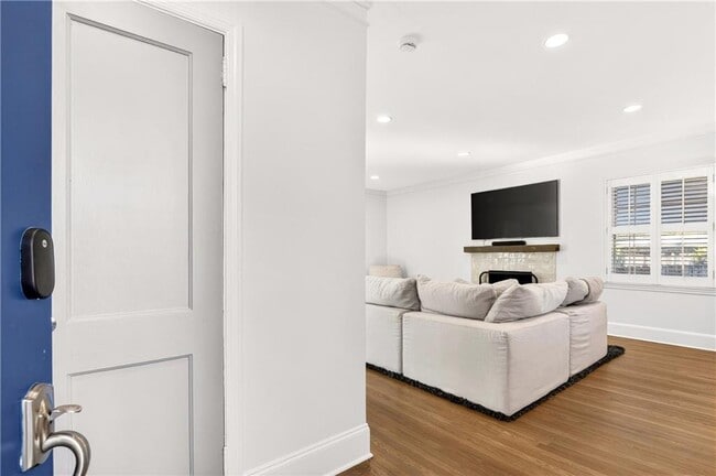 Building Photo - 2226 Melante Dr NE