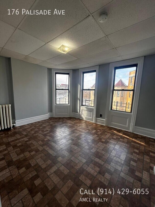 Primary Photo - 176 Palisade Ave