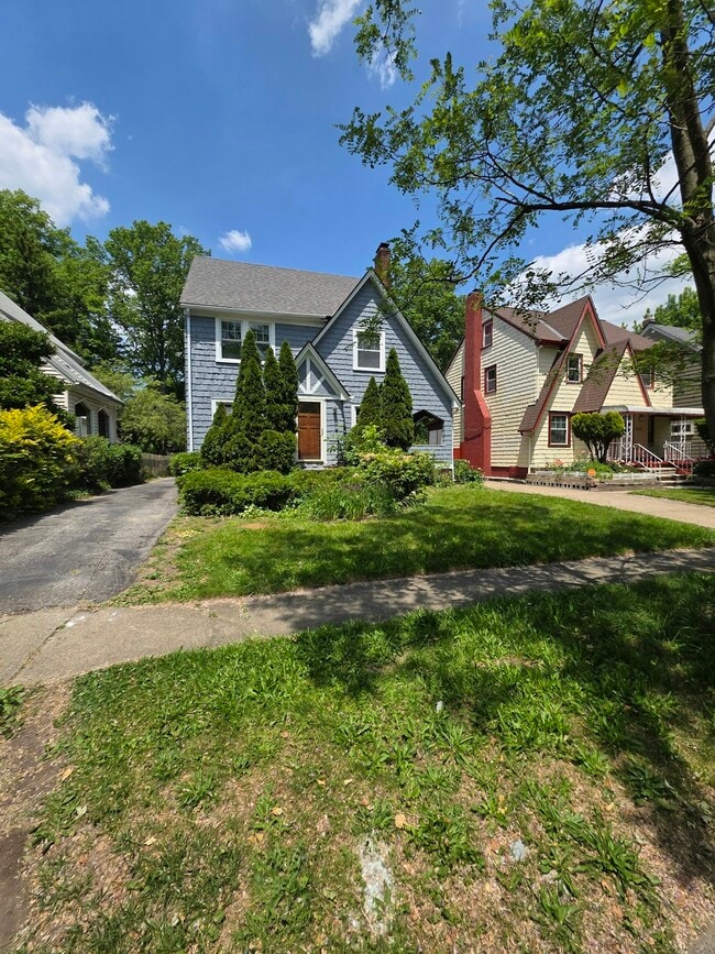 Building Photo - 3953 Elmwood Rd