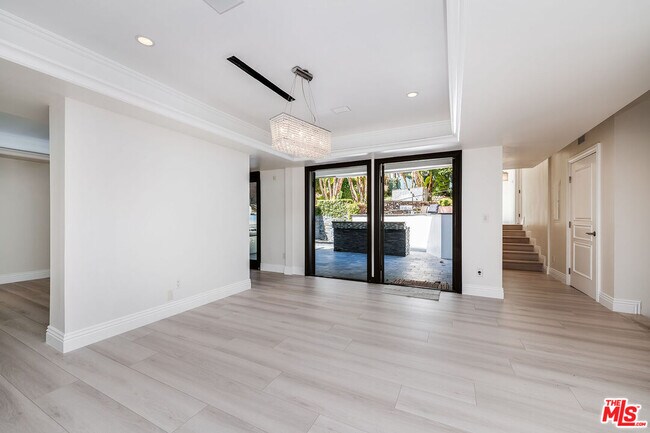 Foto del edificio - 1600 Benedict Canyon Drive