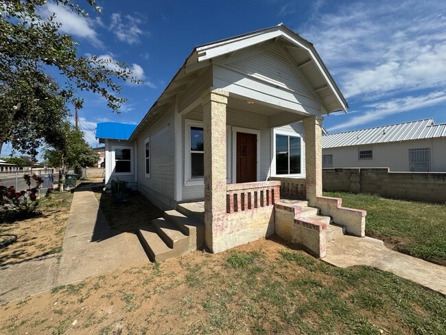 Building Photo - 402 Corpus Christi St