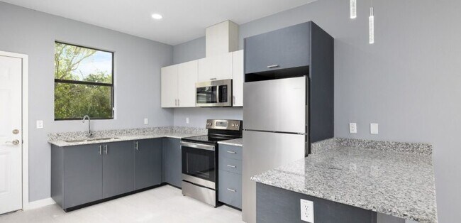 Building Photo - 1404 W Harrison Ave