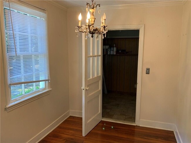 Building Photo - 5217 Border Dr S