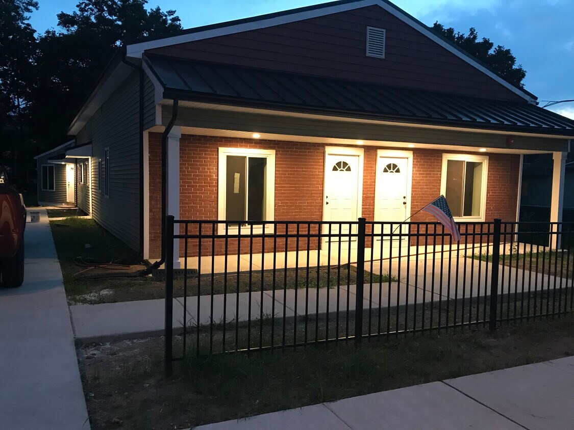 Foto principal - 116 S Fellowship Rd