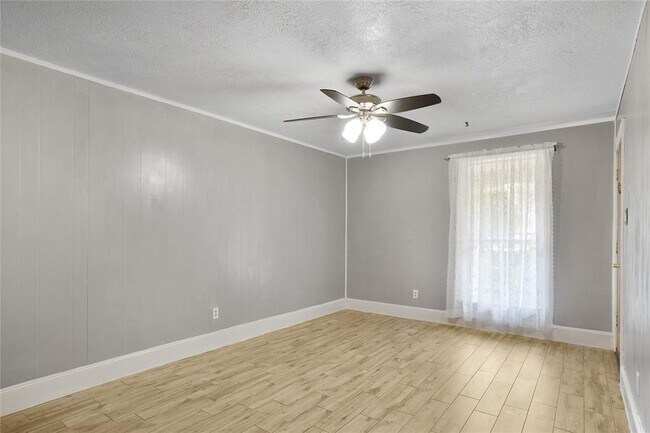 Building Photo - 15123 La Jolla Ln