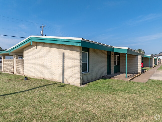 Building Photo - Lake Air Green Apartments