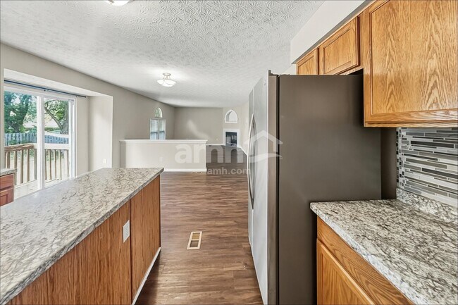 Foto del edificio - 340 Evergreen Cir