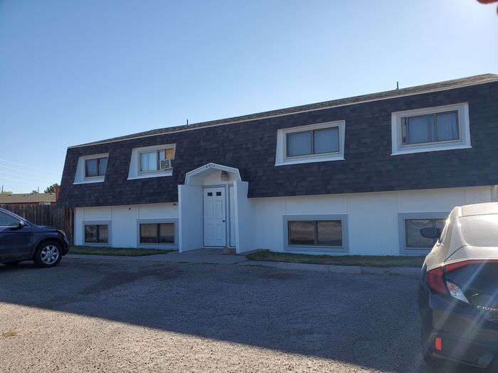 Foto principal - Second level 2 bed, 1 bath apartment in Ch...