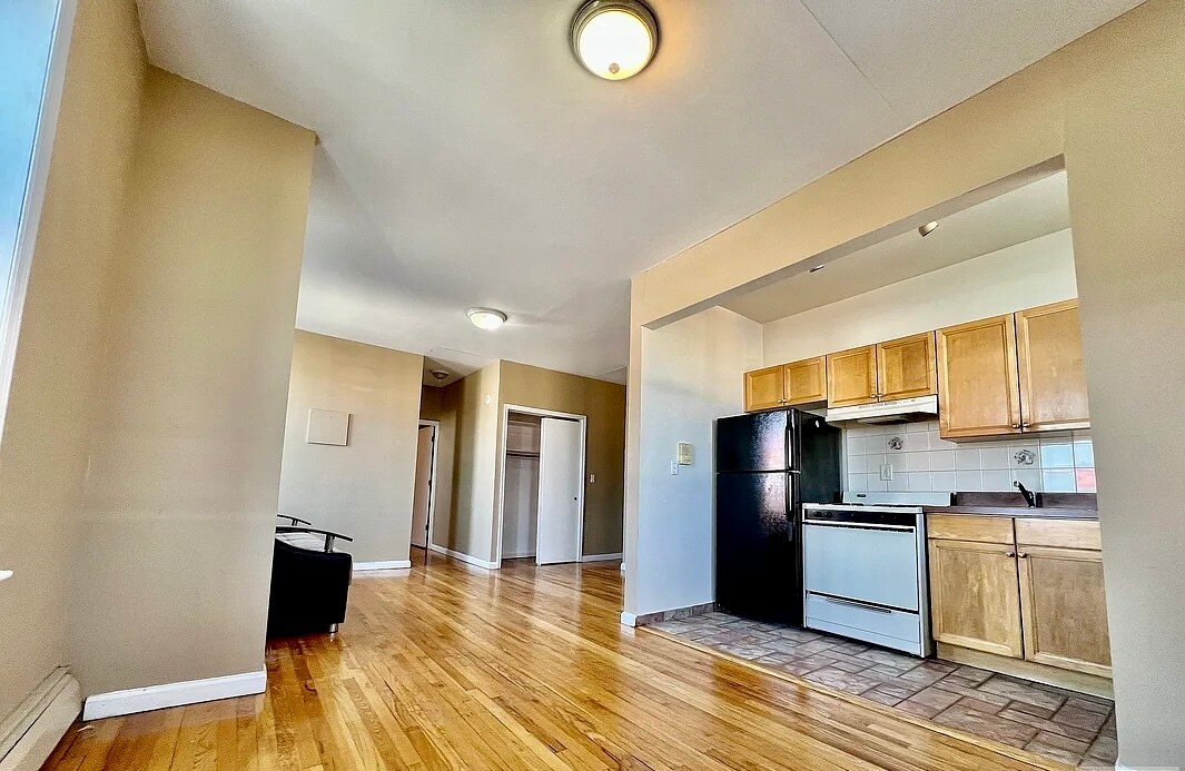 3707 36th Ave Unit 3, Long Island City, NY 11101 3707 36th Ave Long