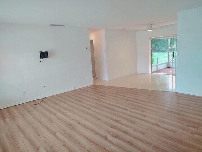 Foto del edificio - 4899 NW 5th Ave