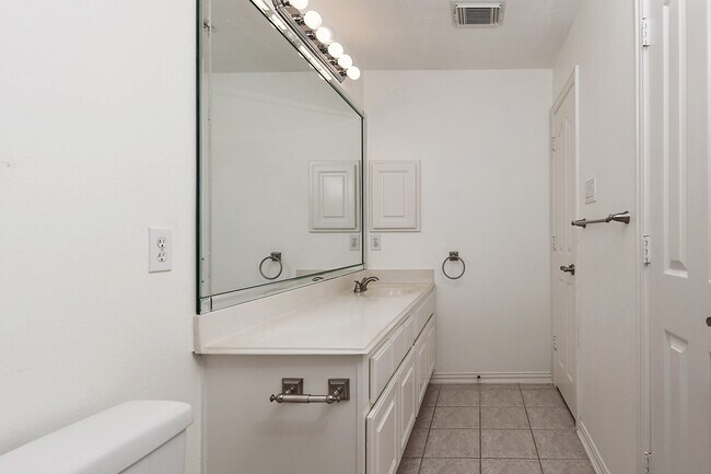 Foto del edificio - 27 Bluff Creek Pl