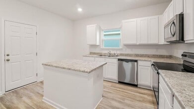 Building Photo - 46 Bluebeech St
